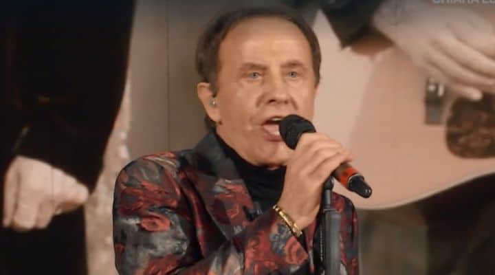 Domenica In, Roby Facchinetti canta l’ultimo brano scritto da Stefano D’Orazio