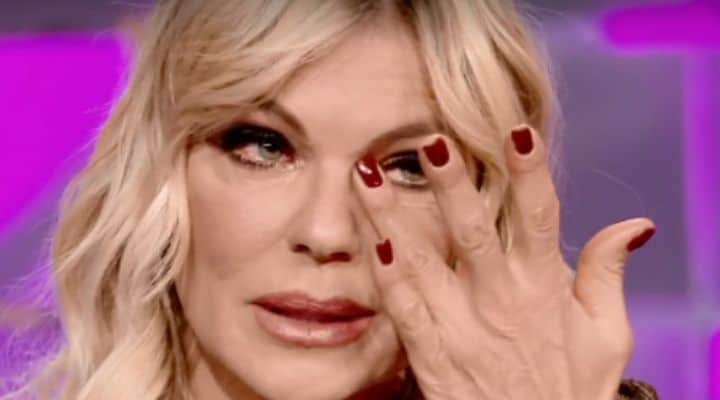 Verissimo, Matilde Brandi lasciata per messaggio: “Le parole feriscono”