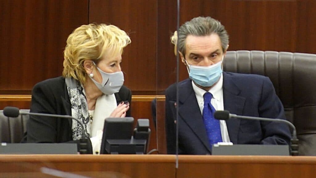 Lombardia contro il governo sui dati: i commercianti presentano il conto a Fontana Lombardia contro il governo sui dati: i commercianti presentano il conto a Fontana