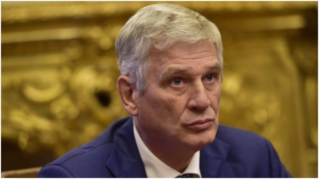 Conte cede a Renzi: nominato Piero Benassi ai Servizi Segreti Conte cede a Renzi: nominato Piero Benassi ai Servizi Segreti