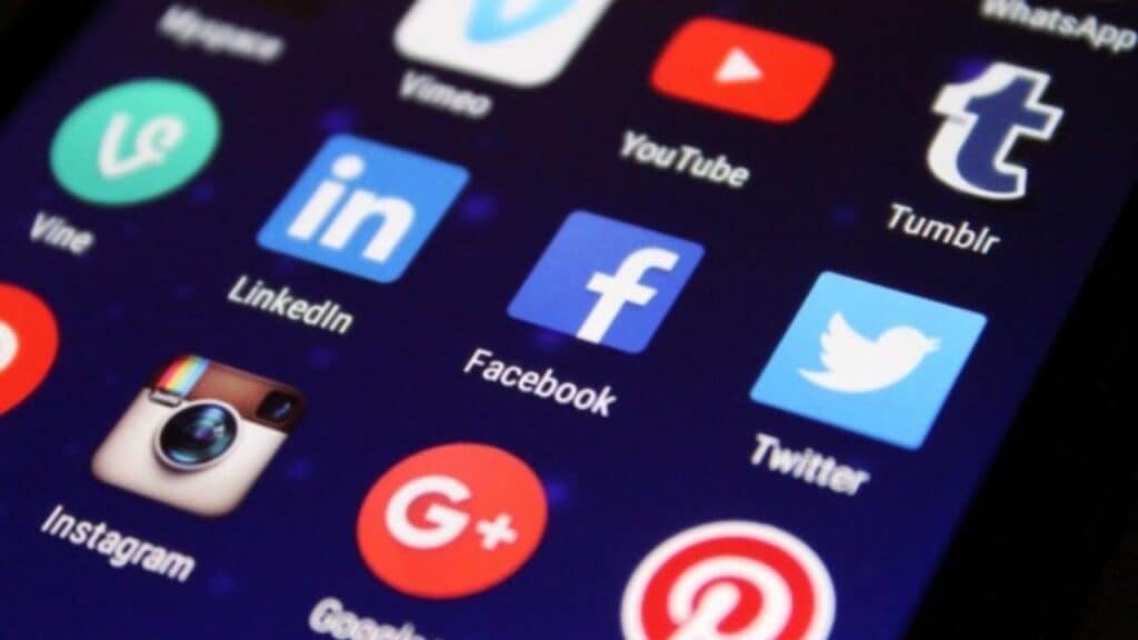 social network smartphone instagram facebook