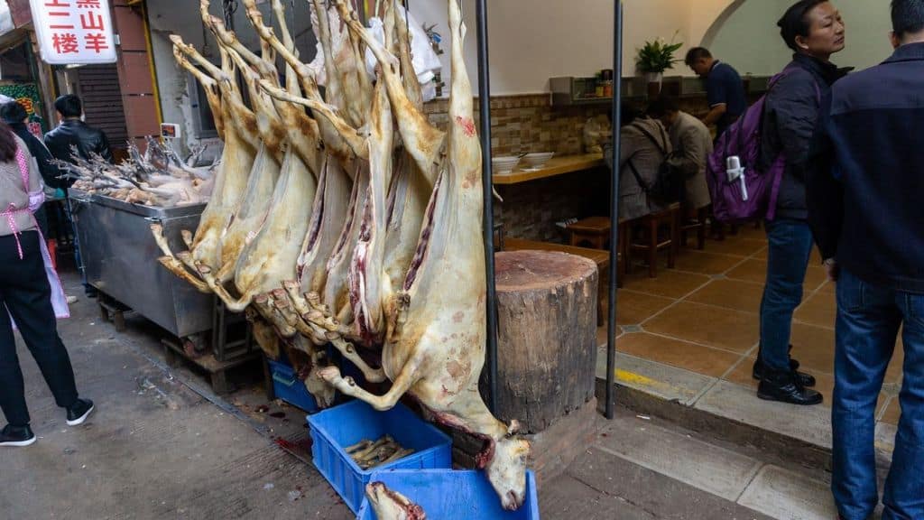 I “wet market” cinesi non sono stati chiusi: l’appello di Animal Equality