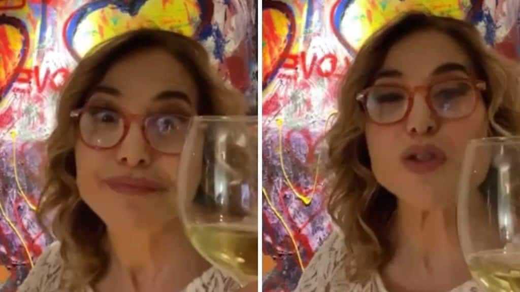 Barbara d'Urso brinda con i fan