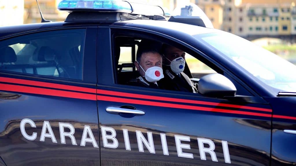 carabinieri firenze auto volante