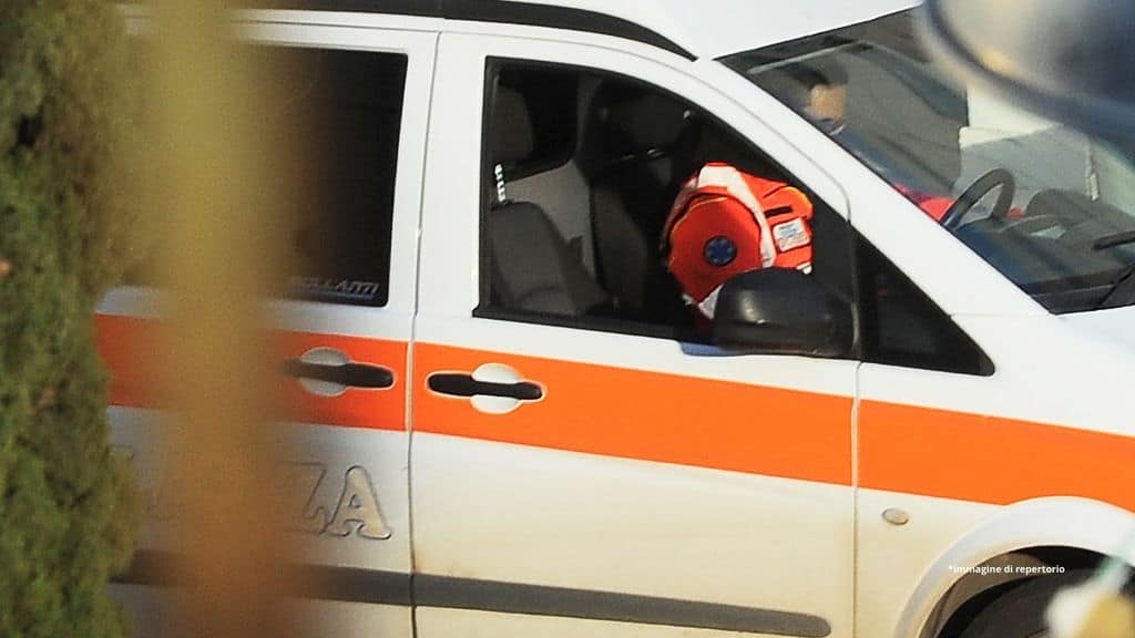 ambulanza fuori dall'ospedale