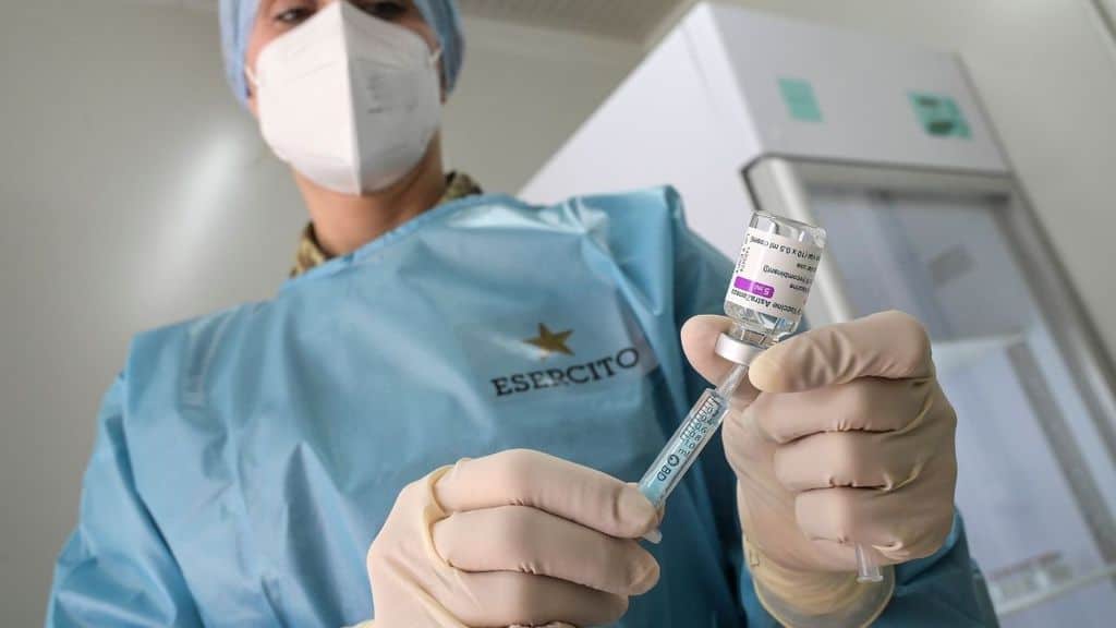 vaccino siringa dose astrazeneca limiti eta