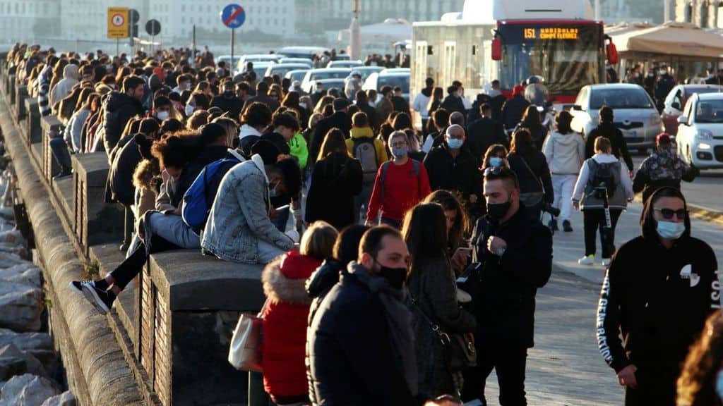 i dati dell'emergenza covid: campania in zona rossa