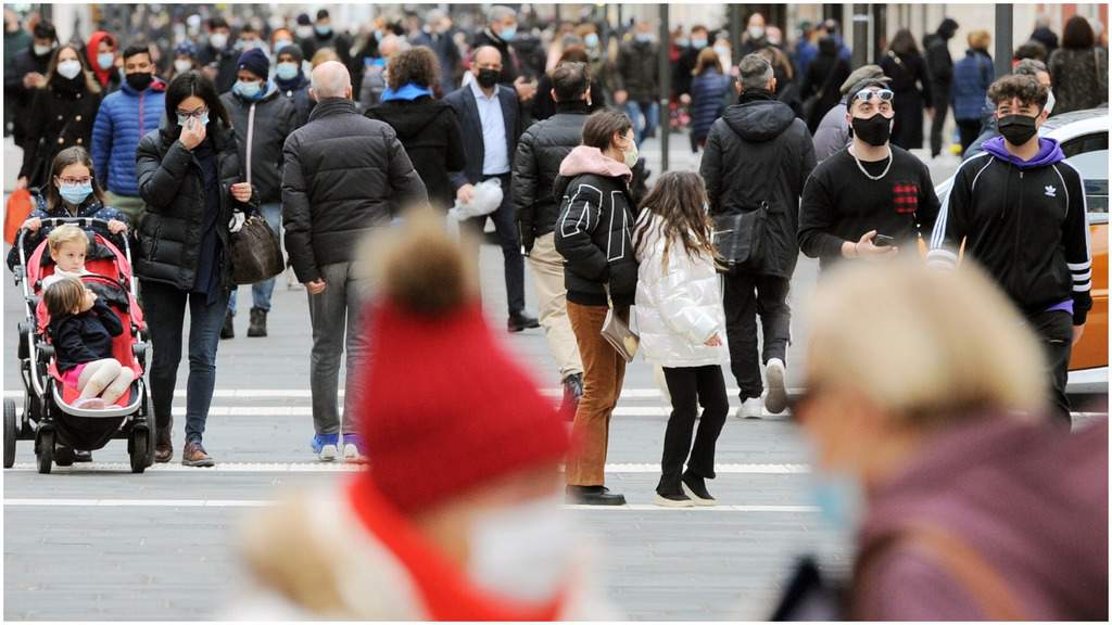 persone con la mascherina
