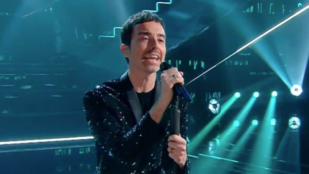 Sanremo 2021, Diodato primo super ospite: l’emozionante esibizione di Diodato che canta Fai rumore