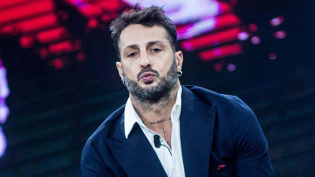 Fabrizio Corona denunciato per minacce ai magistrati: la denuncia contro Corona alla Procura di Brescia