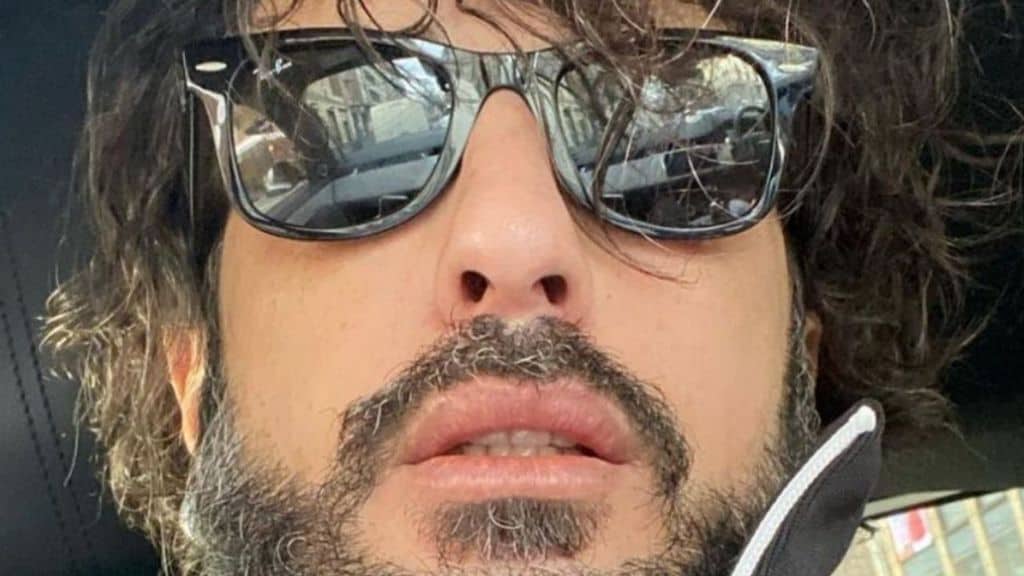 Fabrizio Corona torna in carcere, la brutale reazione su Instagram: Fabrizio Corona coperto di sangue, la furia contro i magistrati