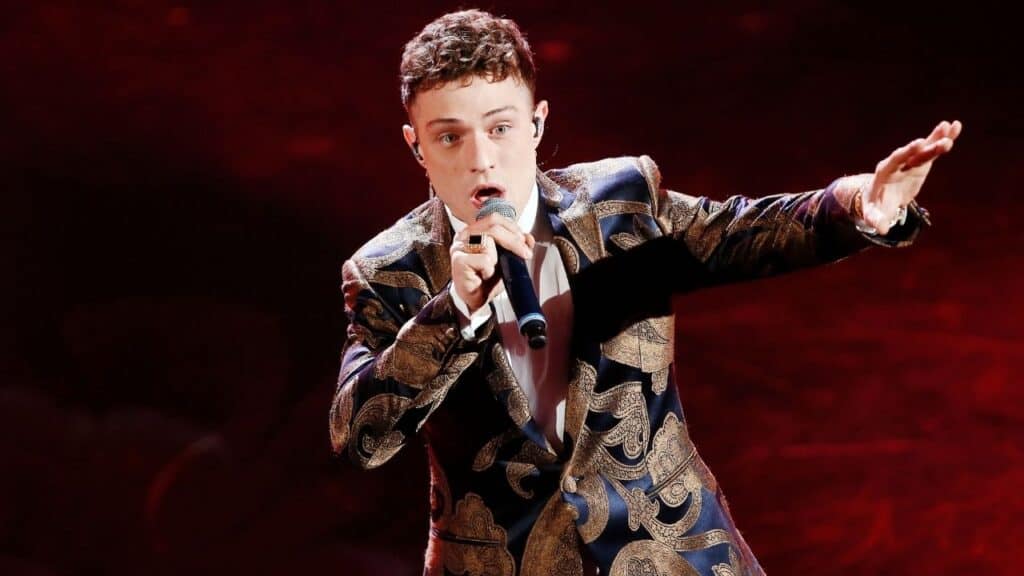 Irama non canterà al Festival: membro dello staff positivo al Covid, ecco chi ci sarà al suo posto Irama non canterà al Festival: membro dello staff positivo al Covid, ecco chi ci sarà al suo posto
