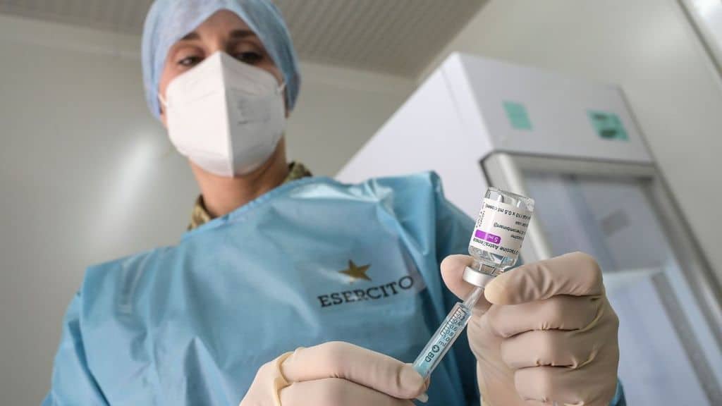 aifa blocca un lotto di vaccino astrazeneca
