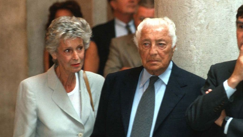 Marella Agnelli chi era la moglie di Gianni Agnelli: l'amore per l'arte, la fotografia, il giardinaggio. Icona di moda ed eleganza