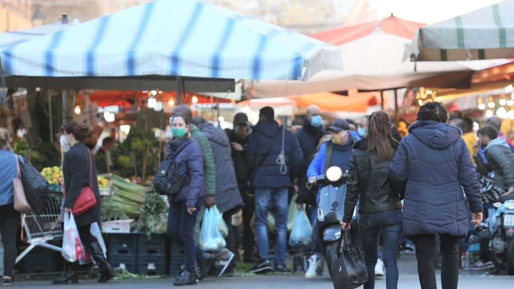 persone in strada