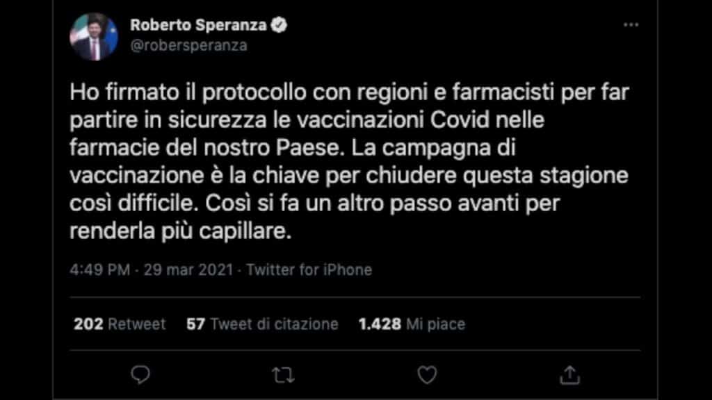 Roberto Speranza firma il protocollo: ok a vaccini in farmacia in tutta Italia