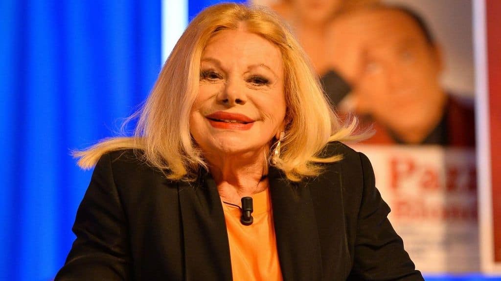 sandra milo finge malore vaccino