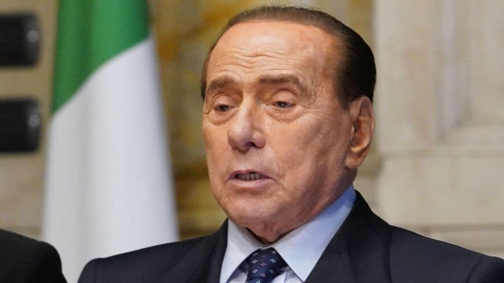 Silvio Berlusconi ricoverato in ospedale da lunedì: le condizioni di salute di Berlusconi