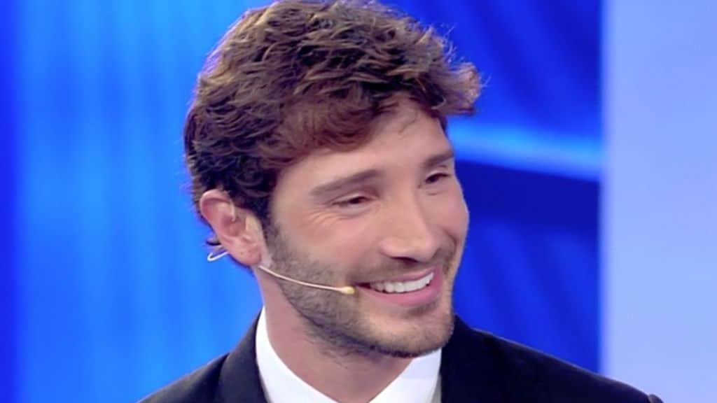 stefano de martino partecipa alla trasmissione di maria de filippi