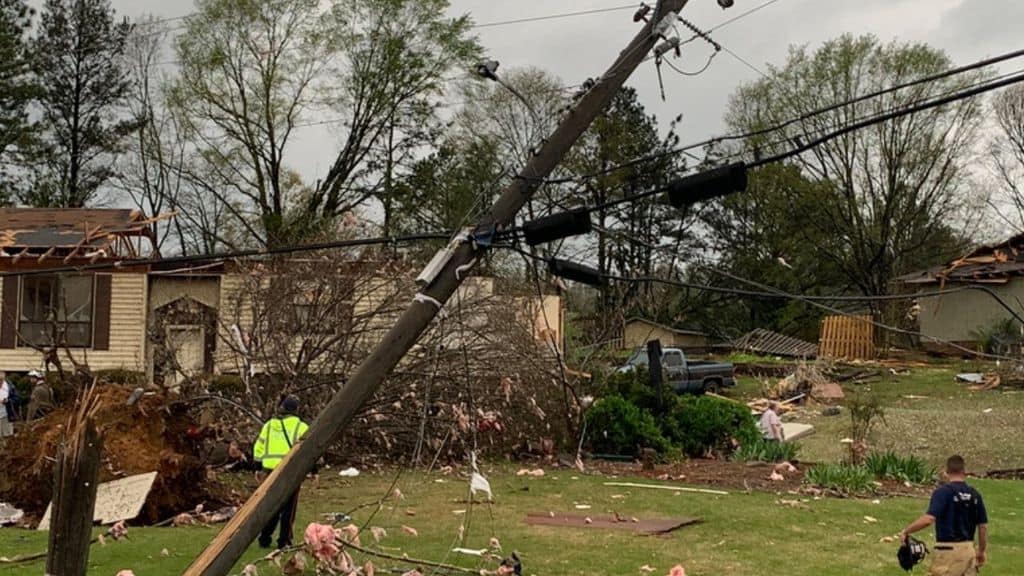 Violento tornado si abbatte sull'Alabama