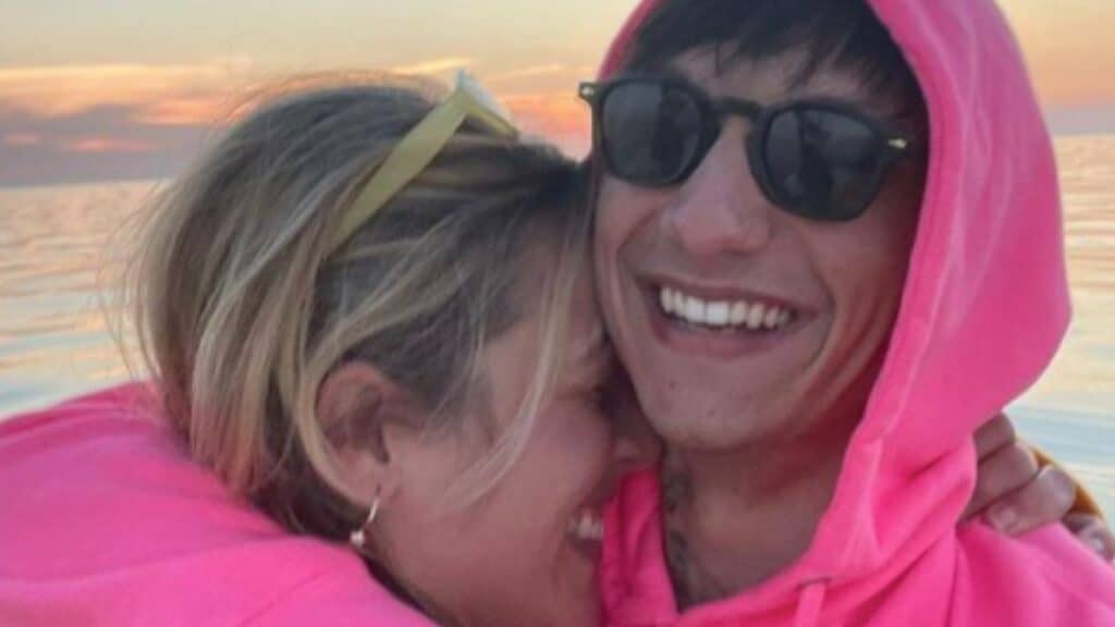 Ultimo e Jacqueline Luna, scoppia l’amore tra la figlia di Heather Parisi e Ultimo: le foto Ultimo e Jacqueline Luna, scoppia l’amore tra la figlia di Heather Parisi e Ultimo: le foto