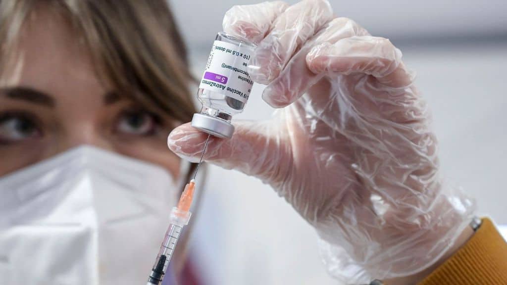 vaccino astrazeneca decessi dopo somministrazione