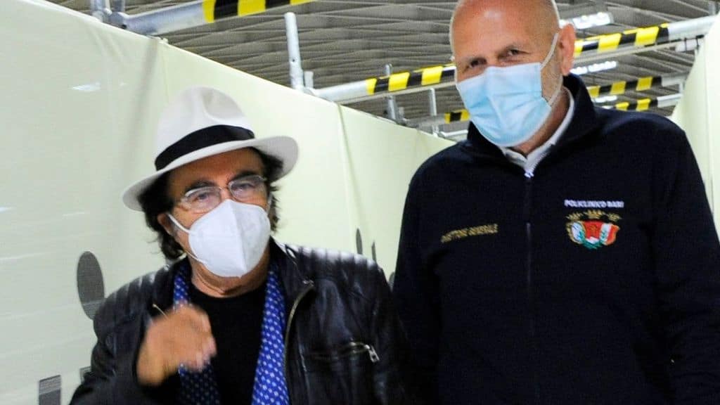 Al Bano visita a sorpresa i pazienti dell'ospedale Covid, la reazione: "Siamo in piena terza guerra mondiale"