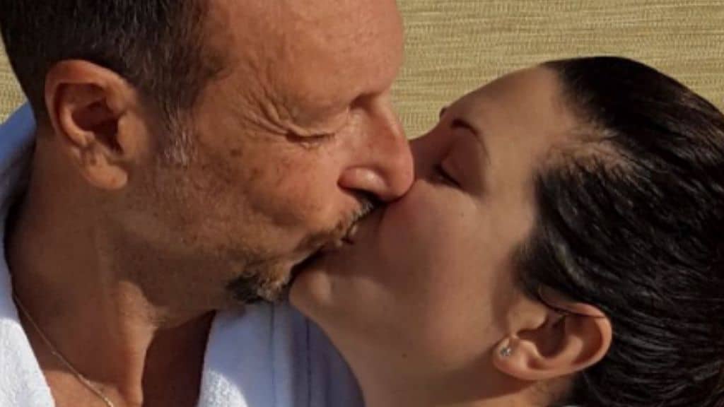 Amadeus e Giovanna Civitillo, innamorati come il primo giorno: "Una fiamma costantemente accesa"