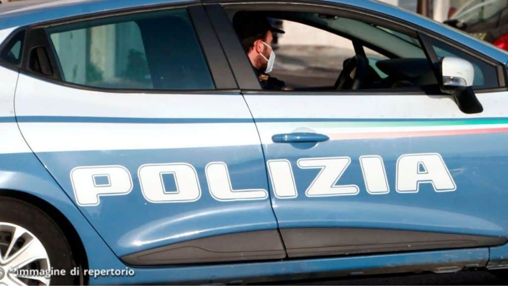 una macchina della polizia