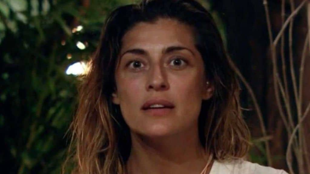 Elisa Isoardi abbandona temporaneamente l'Isola dei Famosi per accertamenti medici