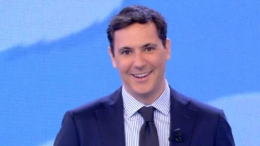 Francesco Vecchi diventa papà, l'annuncio emozionato durante la diretta di Mattino Cinque: "L'ho sentito piangere e ho pianto anche io"