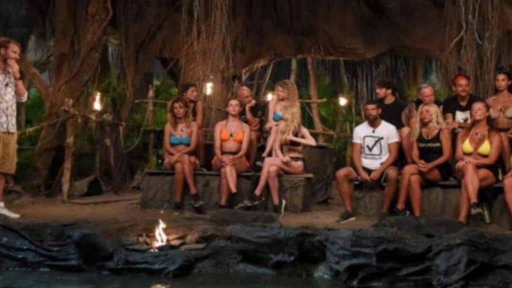 Isola dei Famosi, arriva un comunicato degli autori del programma: "In 15 edizioni dell’Isola dei Famosi non era mai capitato": cos'è successo