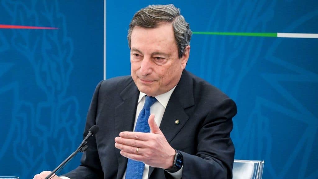 mario draghi in conferenza sulle riaperture