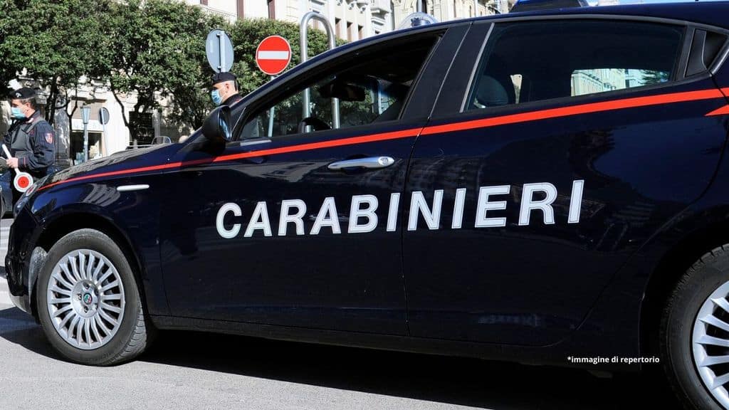 Milano, non accetta la separazione: picchia la moglie e la poi la spinge dal balcone