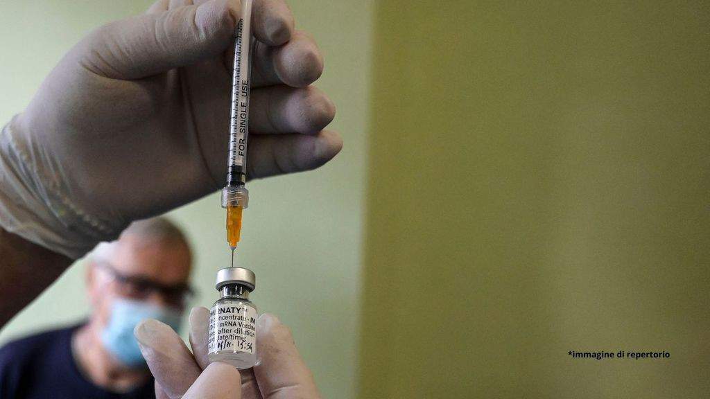 Oristano, "furbetti del vaccino": 15 indagati per aver somministrato Pfizer a parenti che non ne aveva diritto