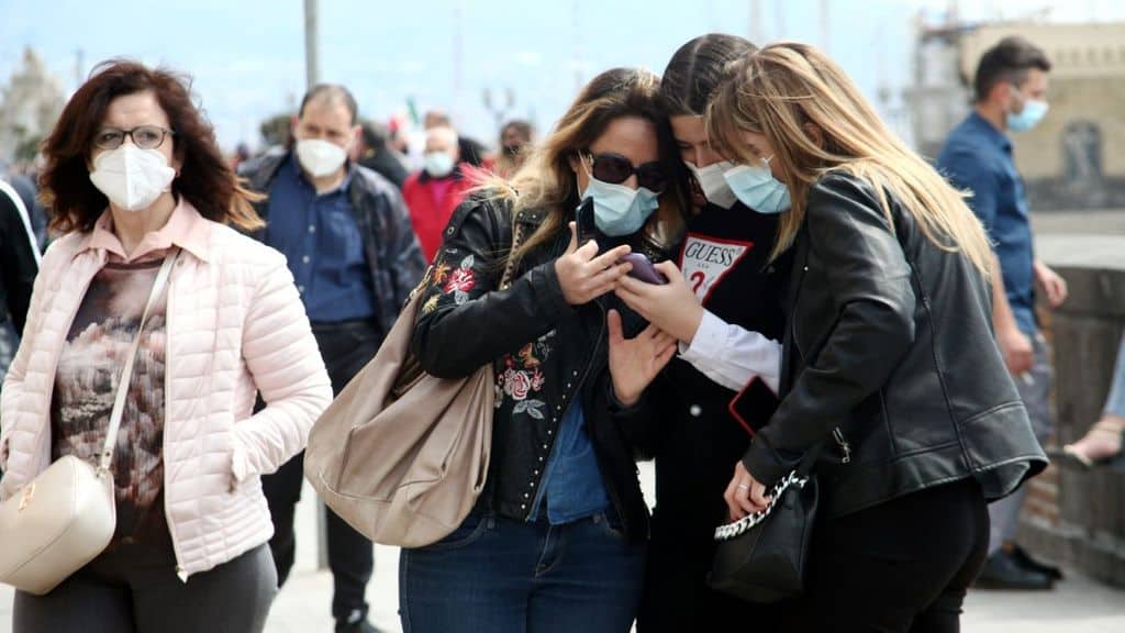 15 regioni tornano in zona gialla da lunedì 26 aprile