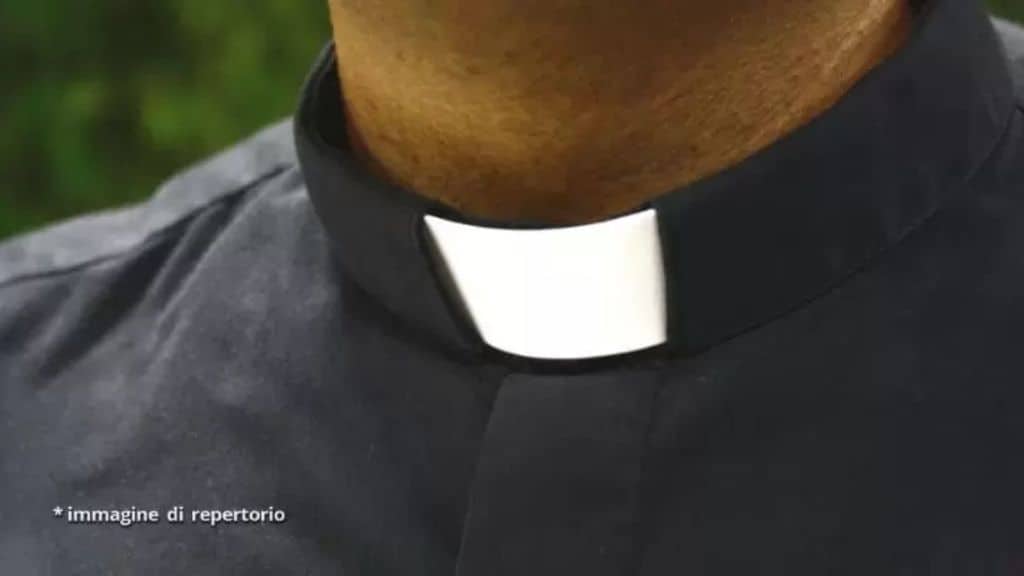 sacerdote di enna arrestato per violenza su minori