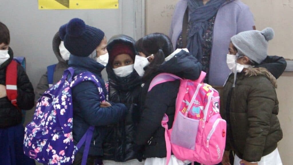 confermato l'obbligo di mascherina dai 6 ai 12 anni a scuola