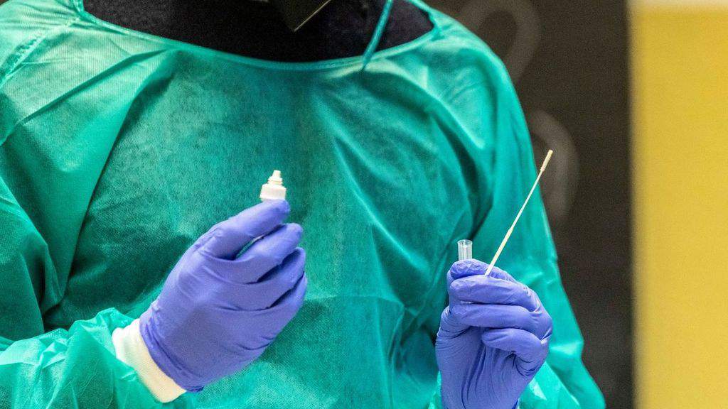 Covid, arriva il tampone fai-da-te: da quando, dove acquistarlo, come funziona e qual è la sua efficacia