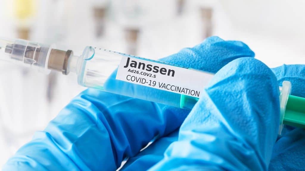 siringa con il vaccino Johnson & Johnson