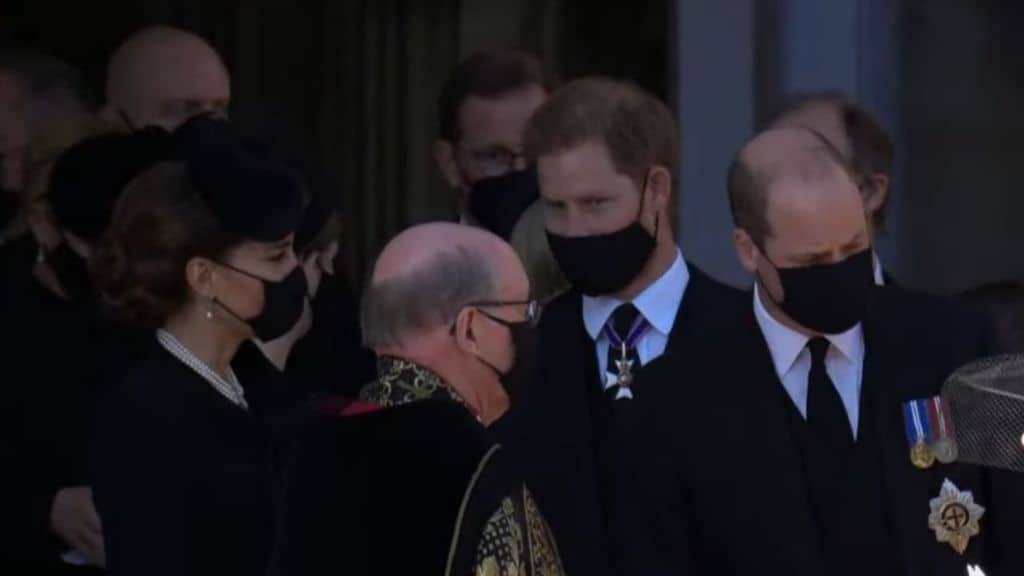 William e Harry si parlano dopo il funerale di Filippo