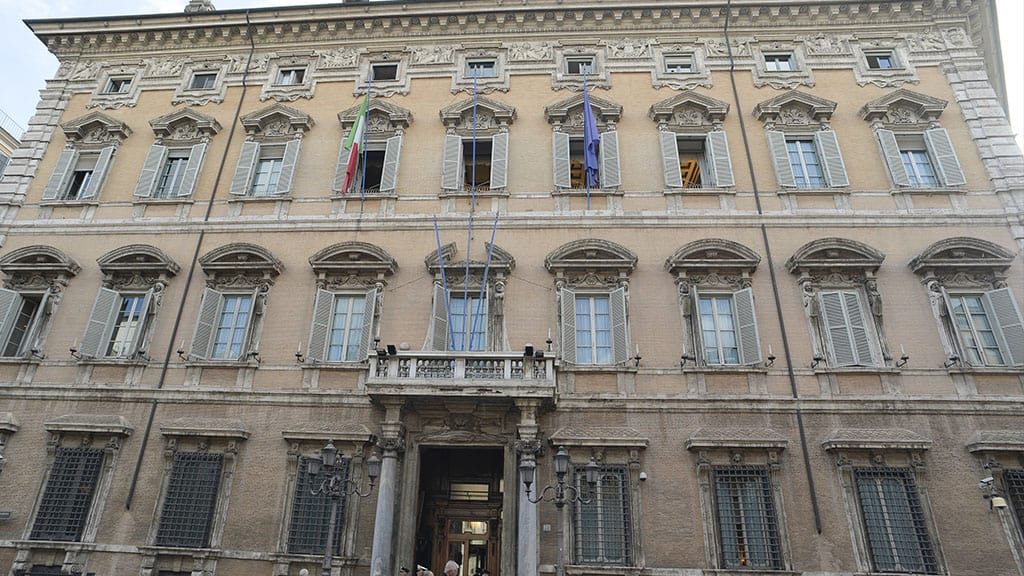 Decreto Sostegni bis, ok dalle commissioni al Senato: gli aiuti a imprese e famiglie previsti