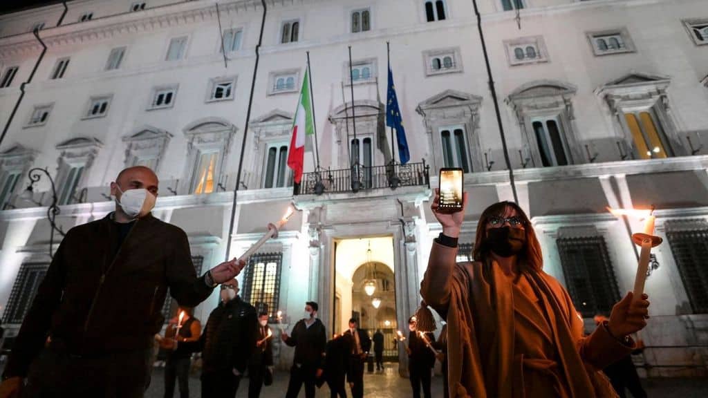 Coprifuoco, Speranza parla di possibile riduzione