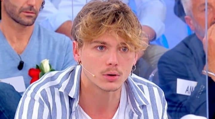 due corteggiatrici attaccano giacomo czerny