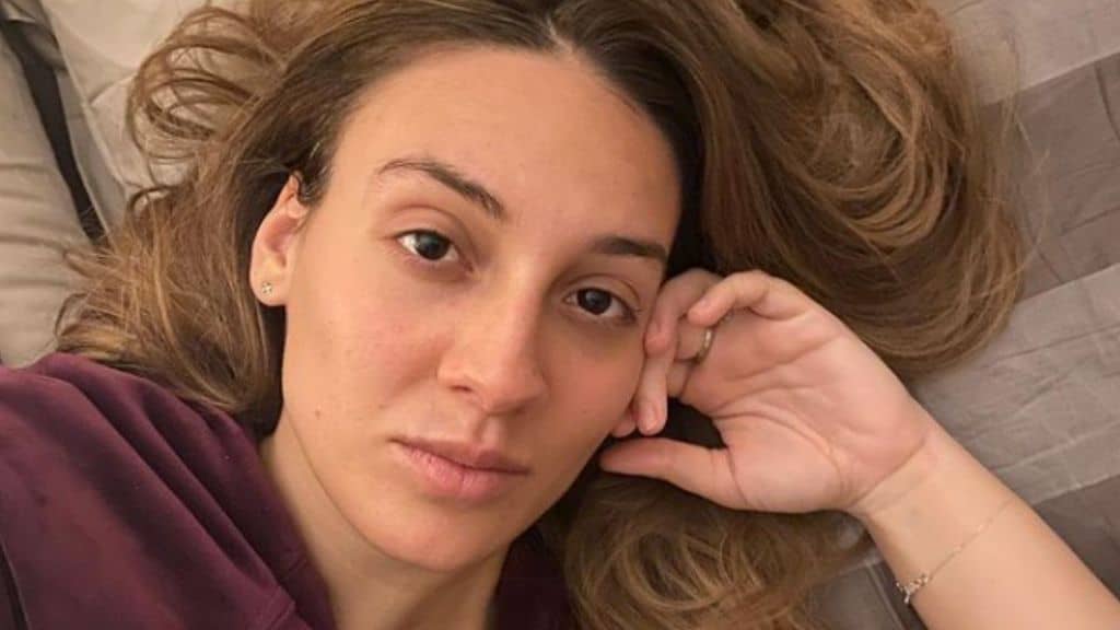 Francesca Manzini: il difficile rapporto con i genitori, la malattia, gli amori finiti e quelli appena iniziati dell'imitatrice ospite di Top Dieci