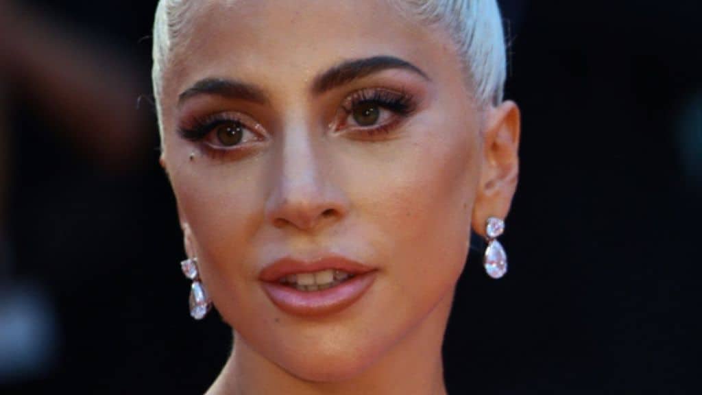 Lady Gaga, il drammatico passato e gli abusi: "Stuprata e abbandonata incinta per strada"