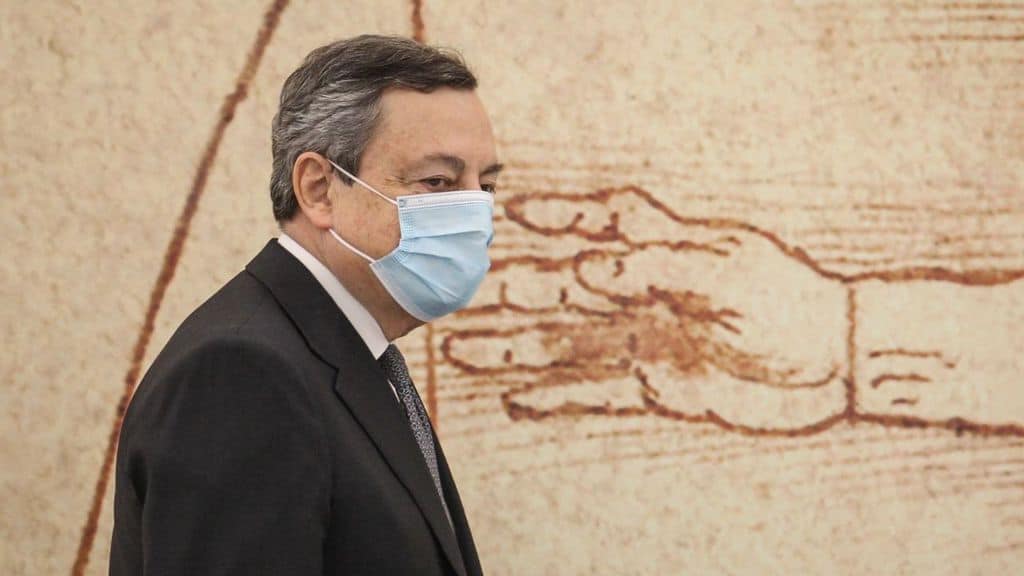 mario draghi annuncia l'arrivo del green pass italiano