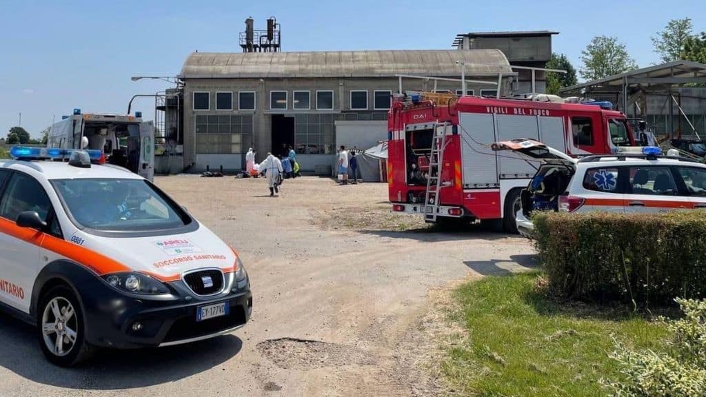 pavia, due operai morti investiti da vapori tossici