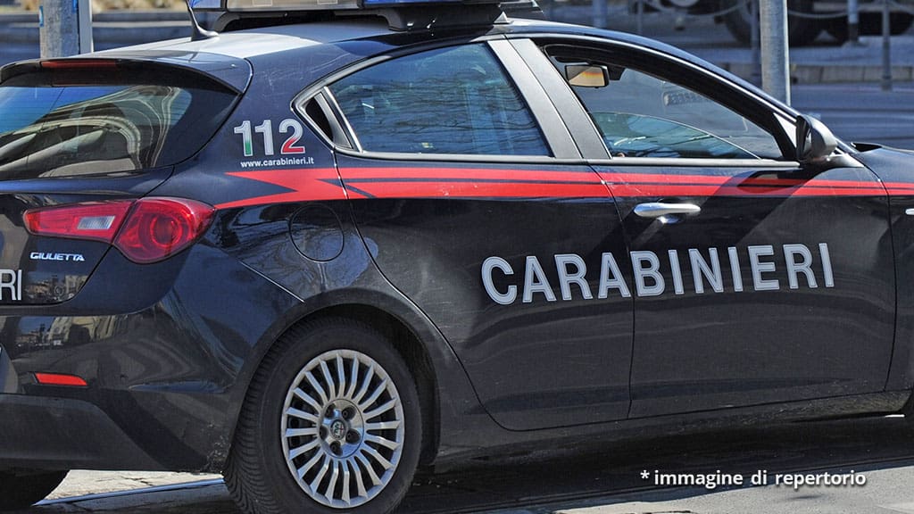 tenta di uccidere la compagna incinta e le dà fuoco