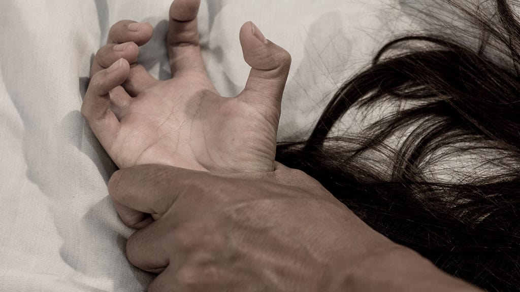 violenza sessuale sulla figlia minorenne: condannato a 13 anni